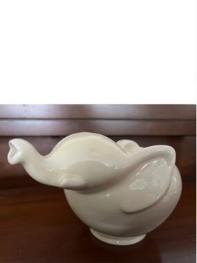 🎁 New Vintage 1983 Paris Cream Elephant Teapot – Treasure Hunt Gift
